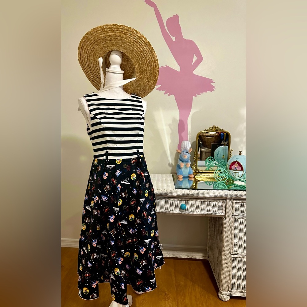 The dress shop by Her Universe dress Disney icons size large EUC. Worn once